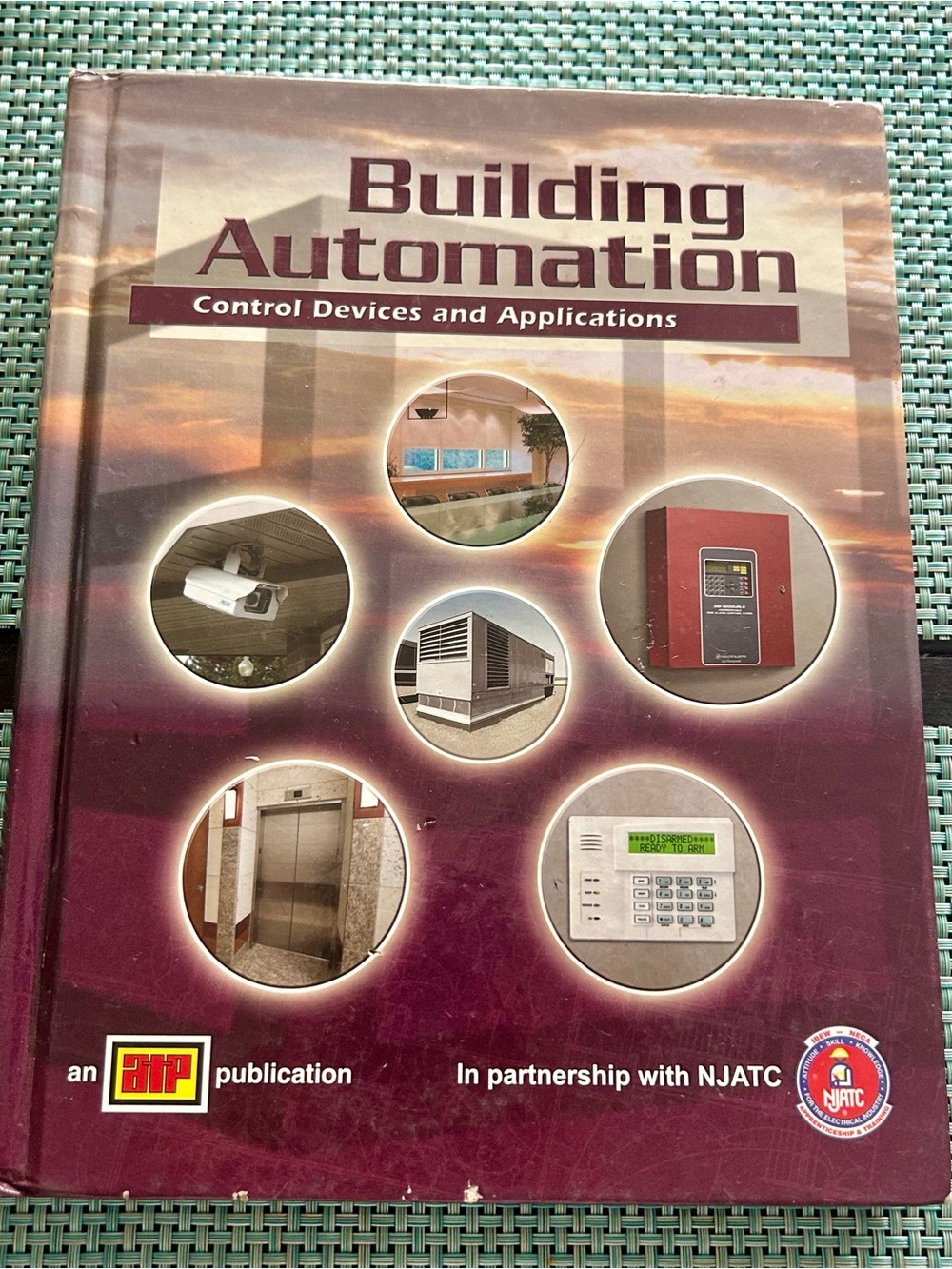 Hardcover Building Automation: Control Devices and Applications Textbook